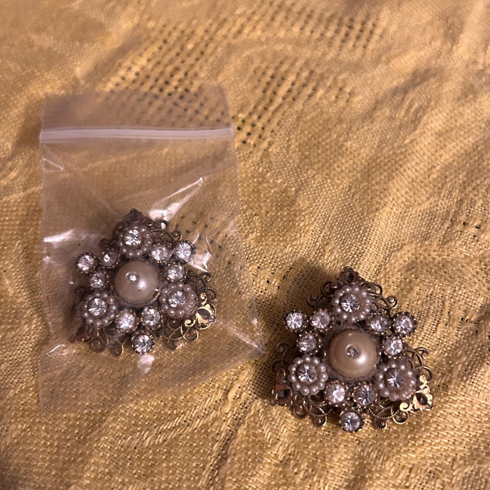 SELRO CORP. SIGNED Clip On RHINESTONE FAUX PEARL EARRINGS SILVER TONE